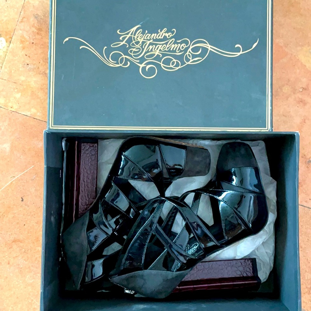 Black mules from Alejandro Ingelmo